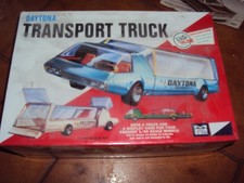 Maquette neuve camion de transport Daytona Mopar MPC 1/25
