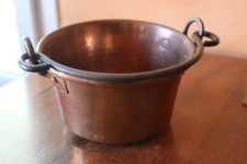 ancien petit chaudron en