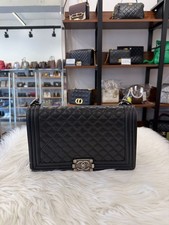 CHANEL Sac Boy en cuir