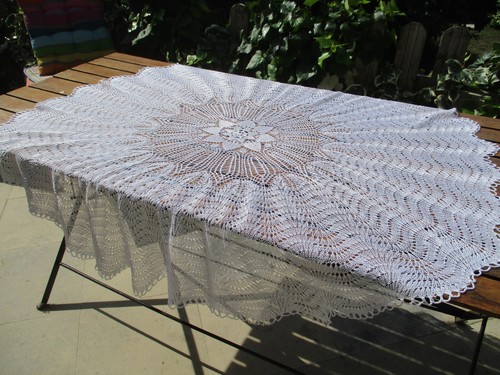 Petite nappe châle faite - nappe, ou