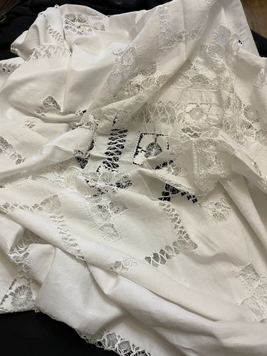 Nappe ancienne brodée