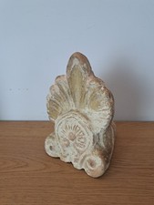 Grèce Antique , Acrotère , Terre cuite blanche , 1er siècle avant JC .