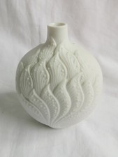 Petit vase Kaiser W Germany M. Frey 576 en porcelaine 11X11 cm
