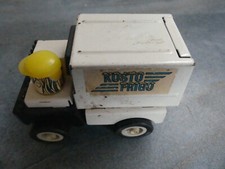 Jouet vintage Kosto. Camion frigo en métal et en plastique avec son chauffeur