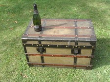 grand coffre vintage voyage bagage table basse couverture boîte rangement meuble TV rétro