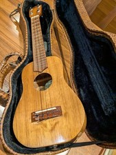 Ukulélé à col long