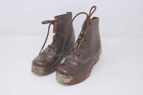 Ancienne paire brodequins - ancienne,