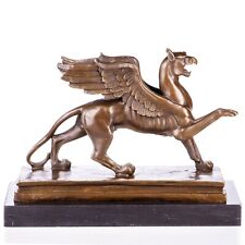 Sculpture en bronze d'un griffon, moitié aigle et moitié lion d'après Lorenz