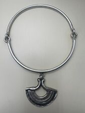 Collier torque avec pendentif