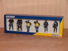 SET DE 6 FIGURINES GENDARMES & MANIFESTANTS PERFEX 1/43 Réf 743