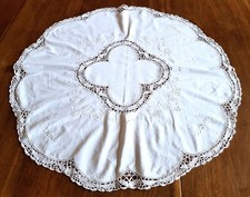 NAPPE- Ronde début XXe en coton brodé et dentelles aux fuseaux -diamètre 80 cm