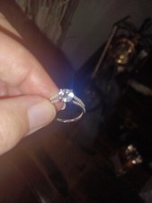 Bague en or blanc avec zirconium T60 en très bon état, achetée au Manège à Bijou