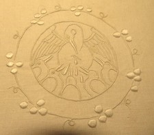 PALE de CALICE brodée main XIXème PELICAN CHRISTIQUE nourrissant ses petits