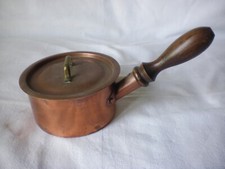 Petit poêlon en cuivre avec