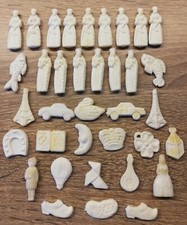 Fèves anciennes en Plastique – Lot de 36 dont certaines peu courantes - Vintage