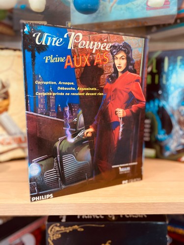 Une poupée pleine aux - , as