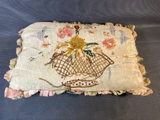 Ancien coussin tissu avec broderie du 19ème en mauvais état