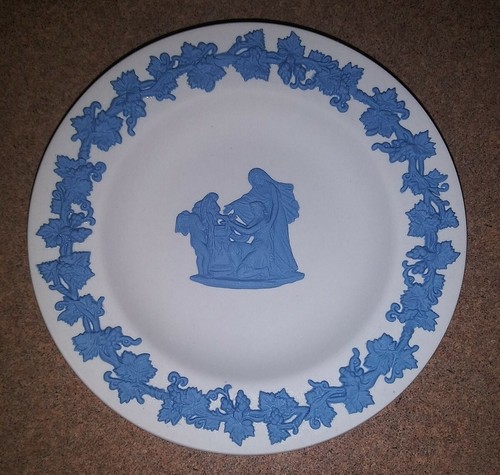 Wedgwood blue white - on,
