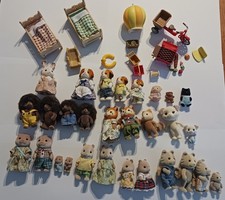 LOT FIGURINES ET MOBILIER PETITS MALINS SYLVANIAN FAMILIES VINTAGE