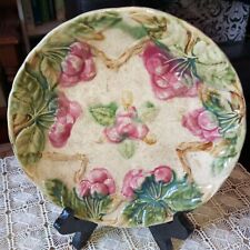 Assiette ancienne barbotine décor cerises 21 cm