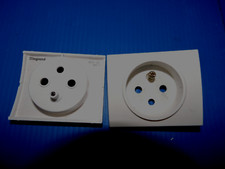 2 enjoliveurs de prise 2P+T sagane kozi blanc opalis legrand occasion ref 85640