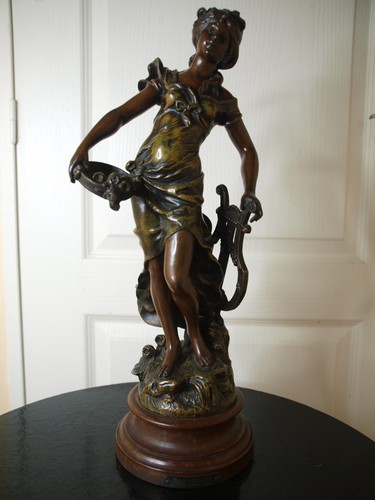 Statuette muse poetique par - poetique",