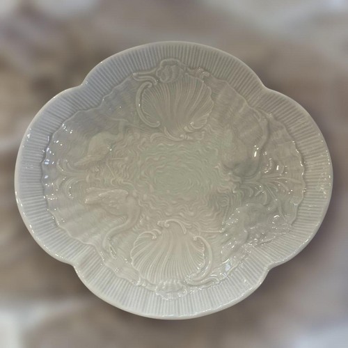 Plat ovale blanc dentelle