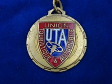 SUPERBE RARE TOP ++ PORTE-CLES Key ring - UTA UNION TOURISTIQUE AUTOMOBILE
