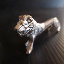 Figurine statue animal lion