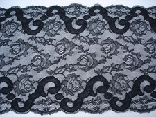 Dentelle de Calais noire - 3 mètres largeur : 21 cm. -  vintage des années 50