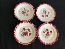  4  assiettes a dessert