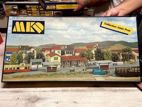 Maquette train mkd gare - de,