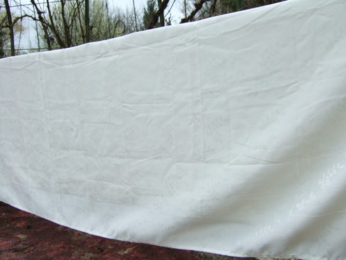 Une grande nappe poliestere - en,