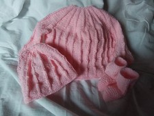 BRASSIERE  BONNET ET CHAUSSONS