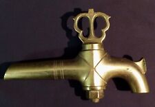 C très beau grand robinet