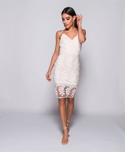 Robe moulante nude - , détail