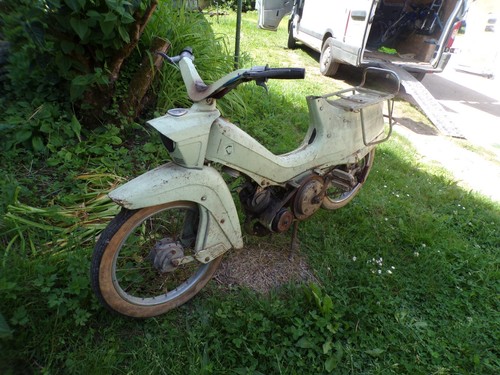 Mobylette peugeot 104 - mobylette,
