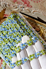 MERCERIE ANCIENNE, ANCIEN GALON ROCOCO GUIRLANDE DE FLEURS RUBAN