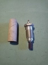 MULTI MARQUES Une grosse bougie de préchauffage 12 Volts