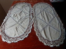 PAIRE DE NAPPERONS OVALES COULEUR BEIGE ET DENTELLE 70 X 35 CM CHEMINS DE TABLE 