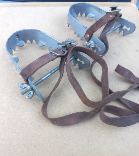 Ancienne paire crampons - paire,