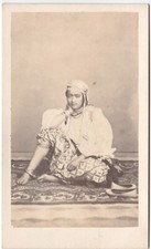 Tima Femme mauresque assise