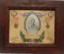10/25 (CBR475) Cadre avec médailles de la guerre 1914 1918 FRENCH MEDAL