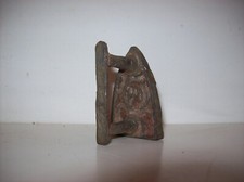 Petit fer à repasser ancien