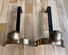 Chenets (2) en métal et laiton de 40 cm de long 23 de large et 23 de haut 