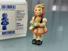 M.I. Figurine bourdon 239/L/X fille avec poupée 8 cm. 1 choix. Excellent état