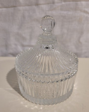 boite ronde belle bonbonnière en verre ou cristal ?