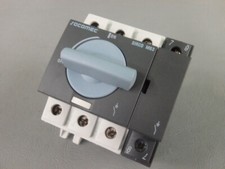 M63 - SOCOMEC -  M63 / Sectionneur  63A SIRCO M63 avec contact auxiliaire USED