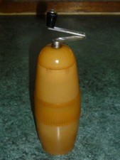 ANCIEN MOULIN A CAFE OU POIVRE FORME OBUS EN BAKELITE  14,5 CM COFFEE GRINDER