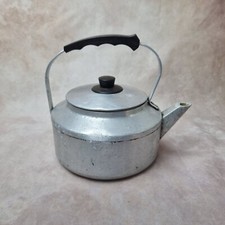 Bouilloire ancienne en aluminium  - style vintage rustique